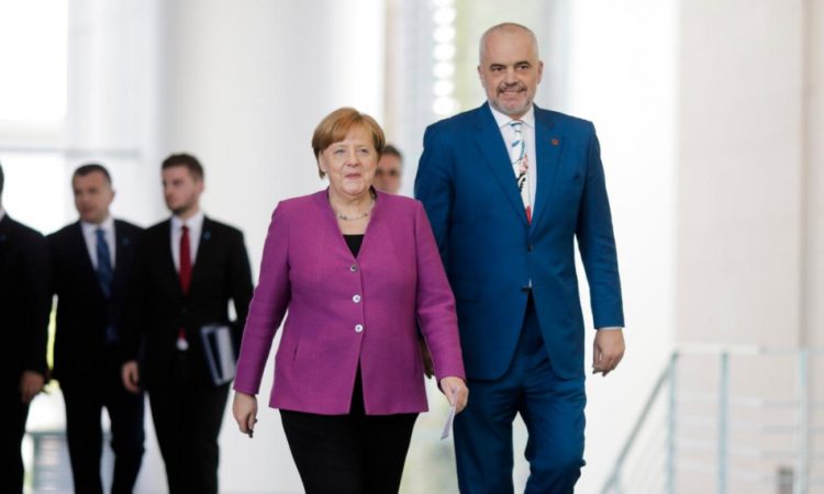 Nesër Merkel në Tiranë/ Nga takimi me Ramën te konferenca e përbashkët