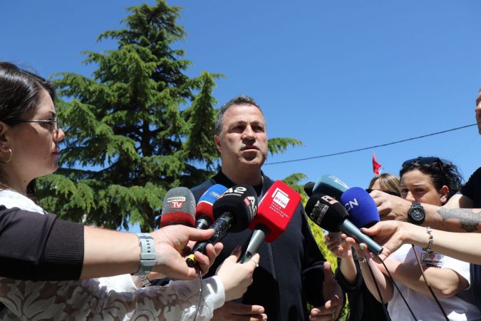 Peleshi: “Shqipëria do të armatoset me sistemin antitank”
