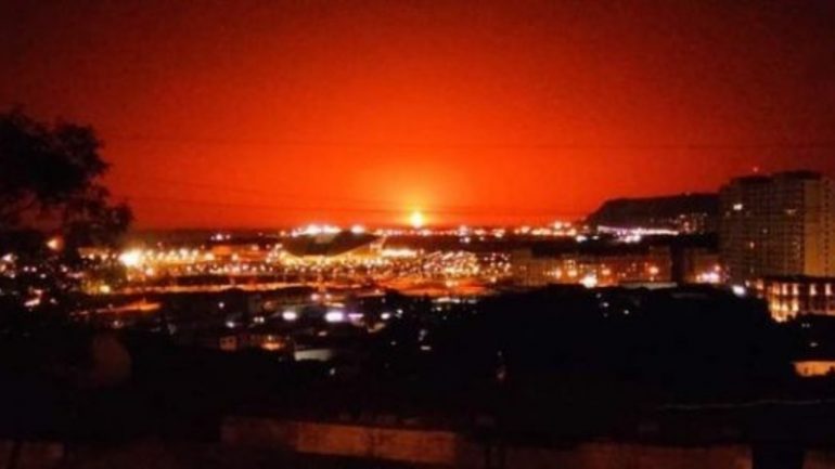 Rusët sulmojnë Odesën. Shkatërrohet qendra tregtare dhe magazina e drithit