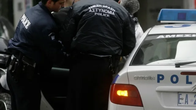 Shqiptari përplas makinën e policisë, arrestohet pas ndjekjes