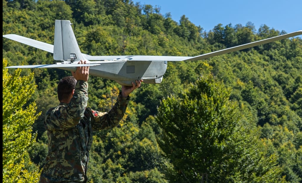 Ushtria shqiptare tregon “muskujt”, lëshon dronin gjatë stërvitjes