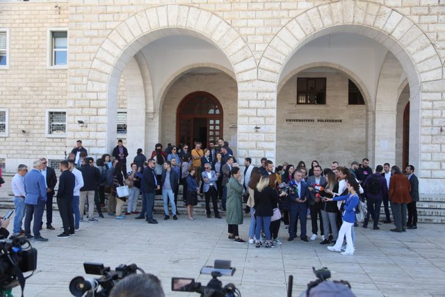 Protesta e pedagogëve, studenti-Ramës: Mos prit shuplakën e dytë se do të kthehet në grusht