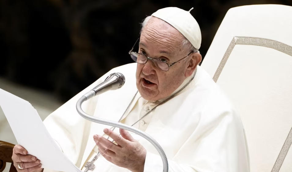 Papa Françesku: Homoseksualiteti nuk është krim, janë të mirpritur në kishë