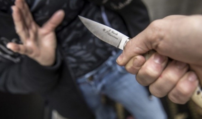 Sherr në mes të lokalit, plagoset me thikë 43-vjeçari në Sarandë