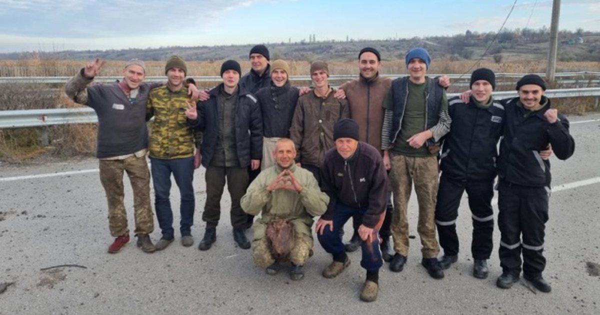 Momenti kur ushtarët ukrainas lirohen nga robëria (Video)