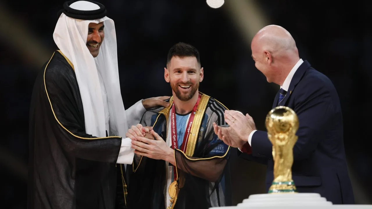 Messi e mbyll me PSG, “pleshti” bëhet sheik, firmos kontratë marramendëse