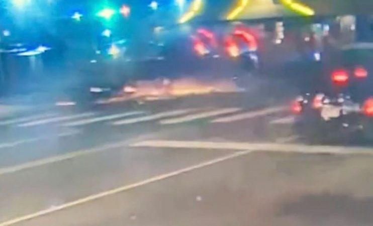 VIDEO/ SHBA, fuoristrada kalon me “të kuqe” dhe vret pesë vajza