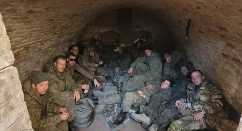 Ushtarët rusë mbahen në bodrume pas refuzimit për të luftuar në Ukrainë