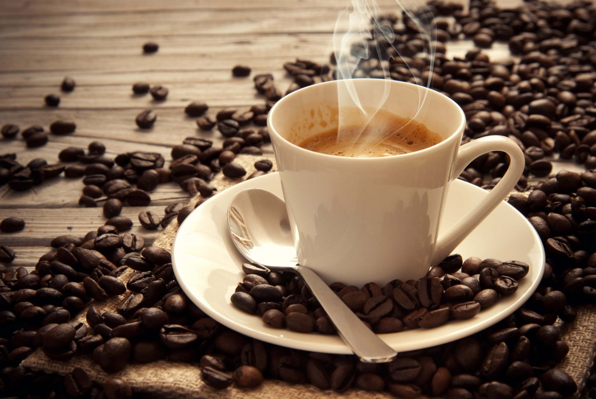Kjo është mënyra më e rrezikshme e konsumimit të kafesë, sipas mjekëve