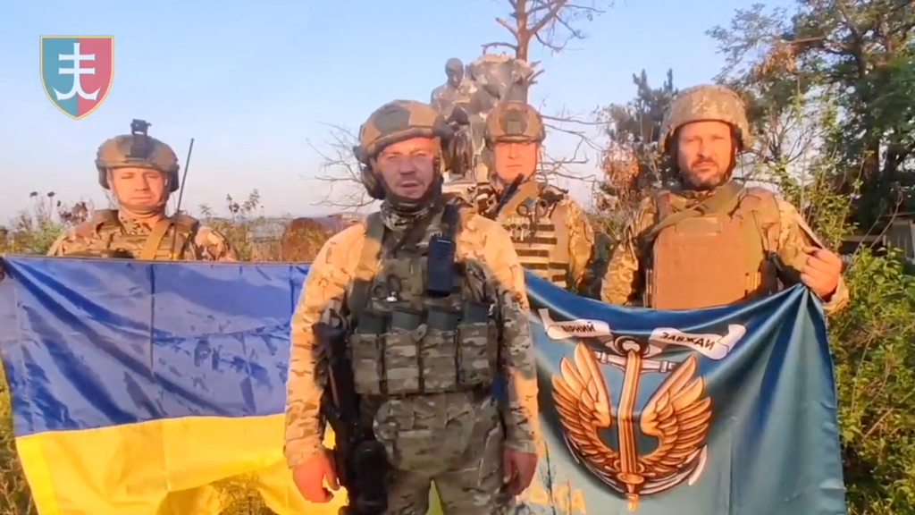 Ushtria ukrainase çliron fshatin e pushtuar nga forcat ruse
