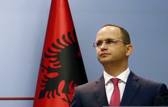Ditmir Bushati: Shqipërisë nuk i takon t’i shkelë syrin Serbisë!