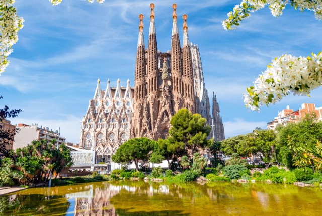 Përfundojnë pas 140 vjetësh, pesë kullat qendrore të “Sagrada Familia”