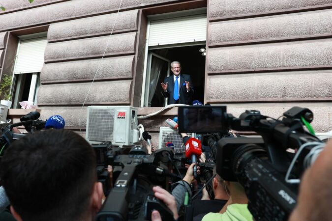 Berisha mban fjalim nga dritarja e Kryesisë: Rama i tmerruar