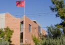Shqiptarët denoncojnë ambasadën në Athinë: Shërbimi zero, punonjëset vetëm bërtasin