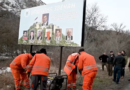 Hiqen posterat me fotografitë e Vuçiç dhe Putin në Zveçan