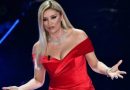 FOTO/ Alketa Vejsiu goditet me kanaçe në skenën e “X Factor”