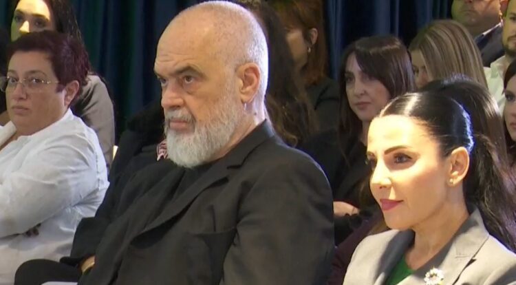Tani “hani Kos”, Rama “kastron” zyrtarucët e Brukselit