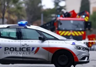 Të shtëna me armë zjarri në një shkollë në Francë, plagosen drejtori dhe një mësues