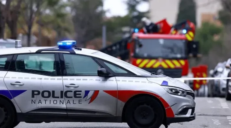 Të shtëna me armë zjarri në një shkollë në Francë, plagosen drejtori dhe një mësues
