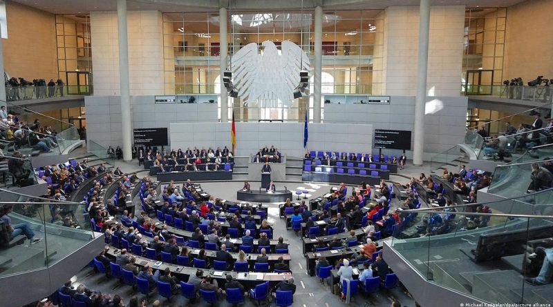 Mjekët shqiptarë në Gjermani peticion për Bundestagun: Përdorimi i gazit lotsjellës, joproporcional
