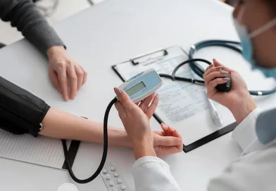 Check-up-i në “kaps”/ Shtetëzimi nis me bllokim, pezullohet blerja e kiteve dhe materialeve