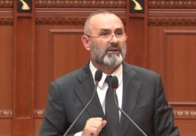 Ulsi Manja: Edhe 46 bashki janë shumë