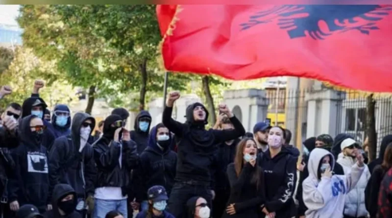 Le Monde: Në Shqipëri, rritet solidariteti si përgjigje ndaj dhunës policore