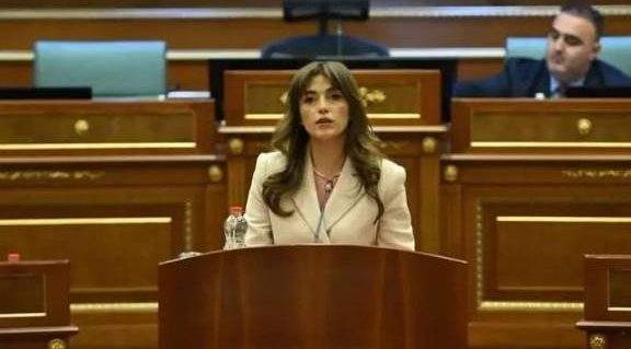 Albulena Haxhiu: Arroganca nxiti protestat! Kërkesat e studentëve të dëgjohen